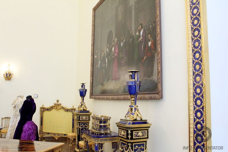 Портал из лазурита в Лионском зале Екатерининского дворца