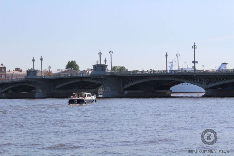 Водные экскурсии по рекам и каналам Санкт-Петербурга