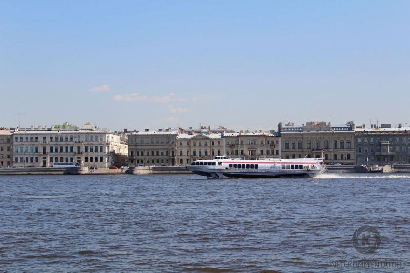 Водные экскурсии по рекам и каналам Санкт-Петербурга